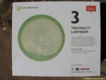 Labyrintárium Loučeň - informační panel travnatého labyrintu