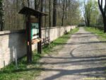 příchod k 9. zastávce u ohradní zdi Satalické bažantnice