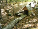 studánka u pomníku Václava Eliáše Lenharta na trase naučné stezky Voděradské bučiny